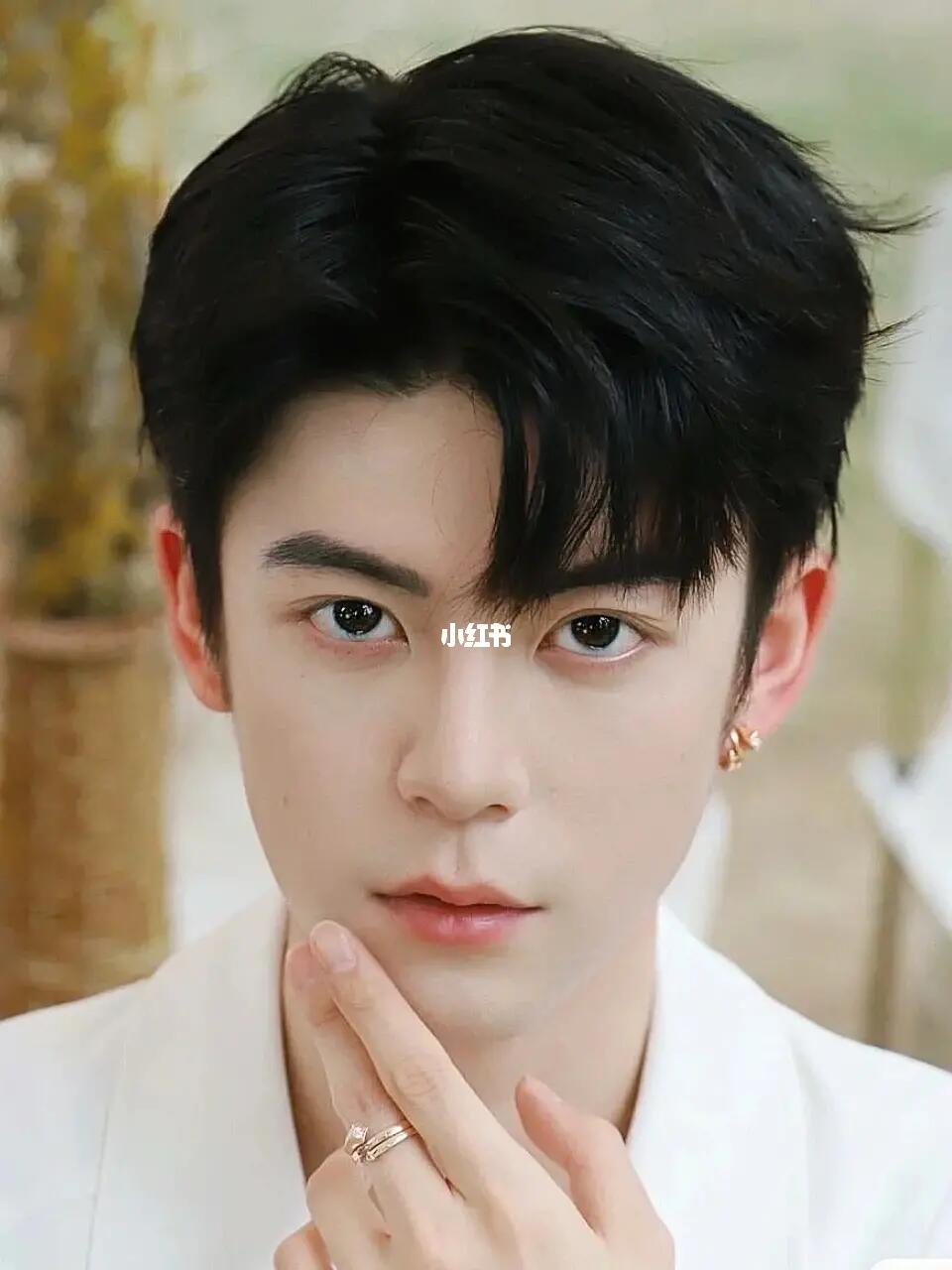 男生发型三七分推荐