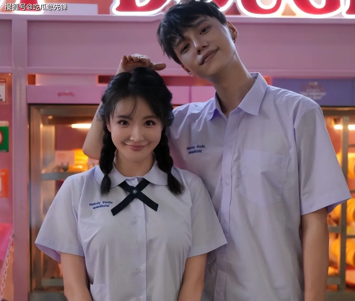 魏晨踩着白敬亭营销?王骁路演被观众咒骂?_电影_老婆_明星