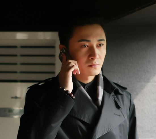 陈昊永不瞑目海上拍摄遇海风不忘保持形象