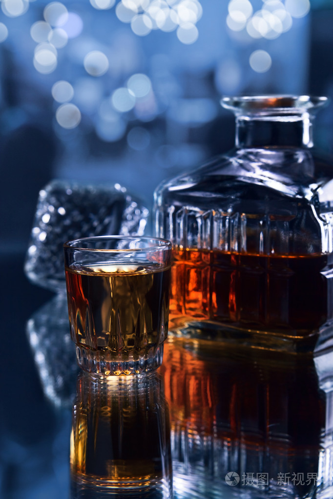 玻璃与威士忌
