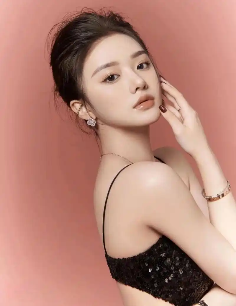 烟台头条美女  侧颜杀,女明星气质千金范性感美女写真