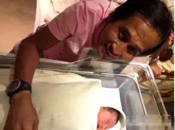 齐秦五旬得子 小儿子萌照出炉