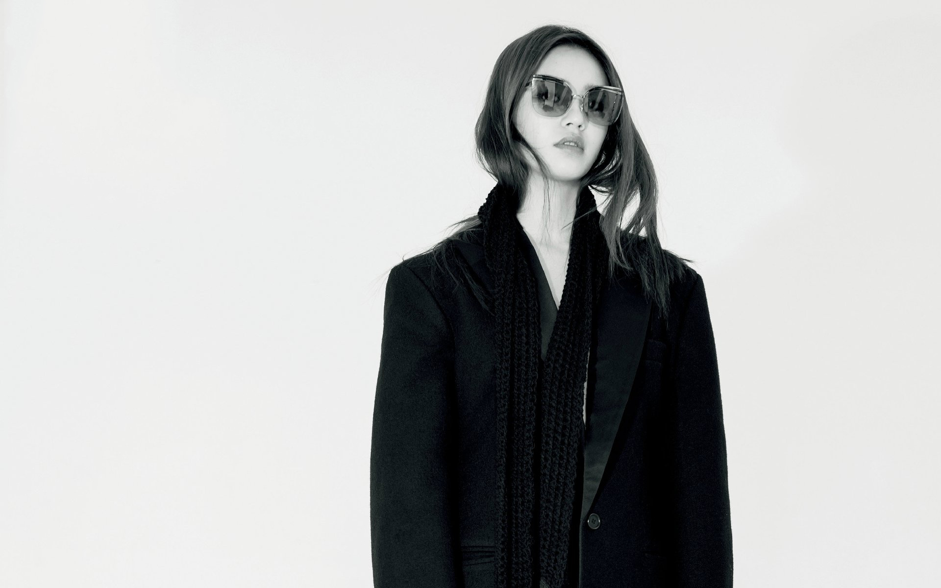 林允最新黑白造型性感杂志写真图片图片高清大图预览1920x1200_大陆