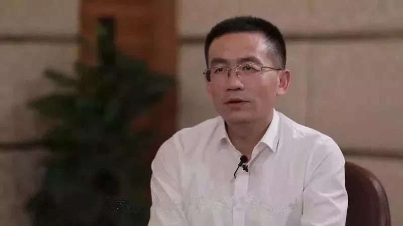 宾:                            布吉街道党工委书记  李昆刚