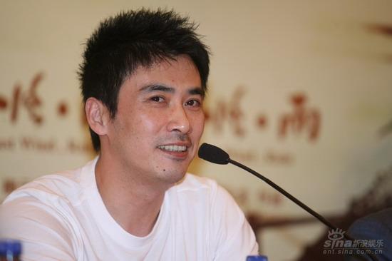 图文东风雨发布会柳云龙笑容灿烂