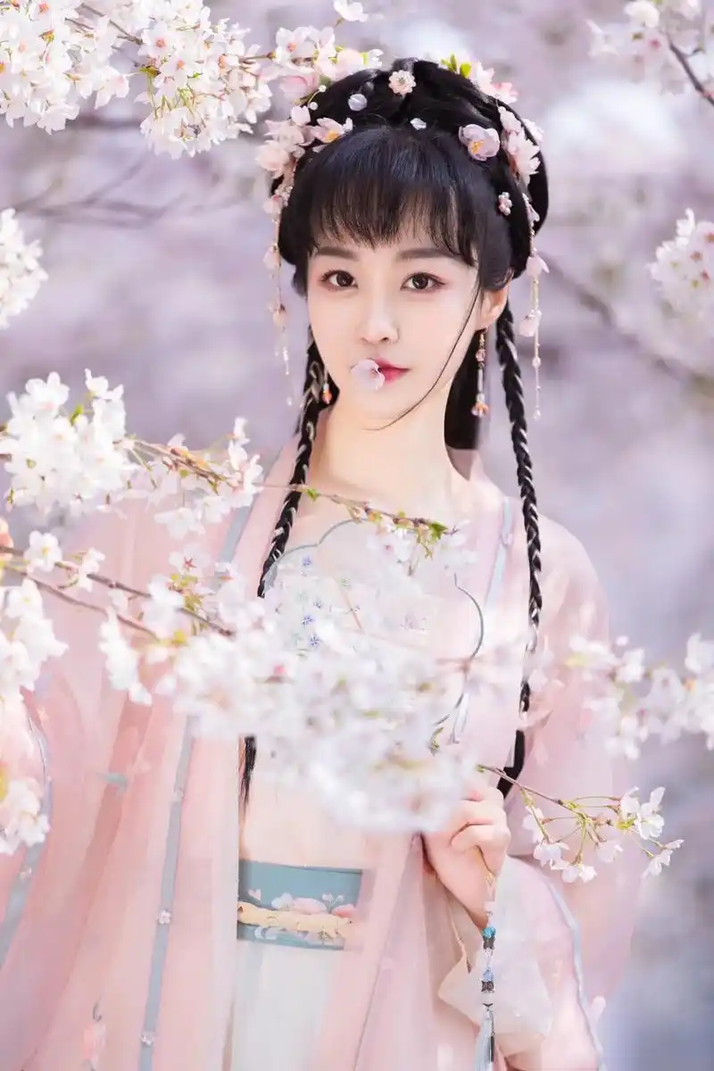 简单百搭汉服拍照姿势94玉渊潭樱花.#玉渊潭春日花海的浪漫# - 抖音