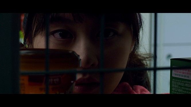 p>《蚯蚓》是于2017年4月20日在韩国拍摄发行的校园犯罪片,由尹学烈