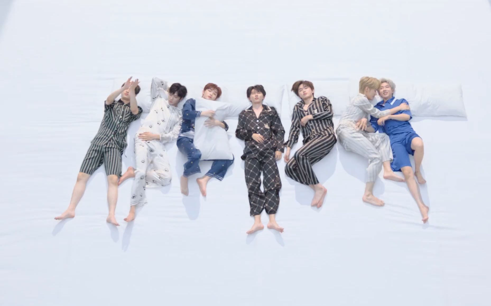 时代少年团-躺着真舒服-睡衣派对!