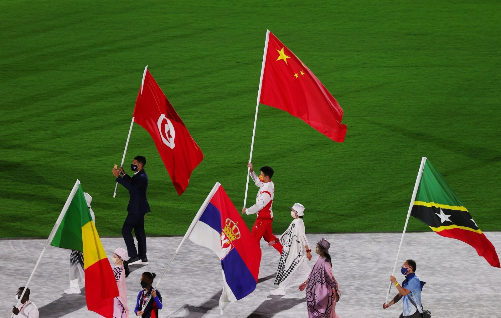 东京奥运会闭幕式举行,中国代表团旗手苏炳添入场_体育_视点网