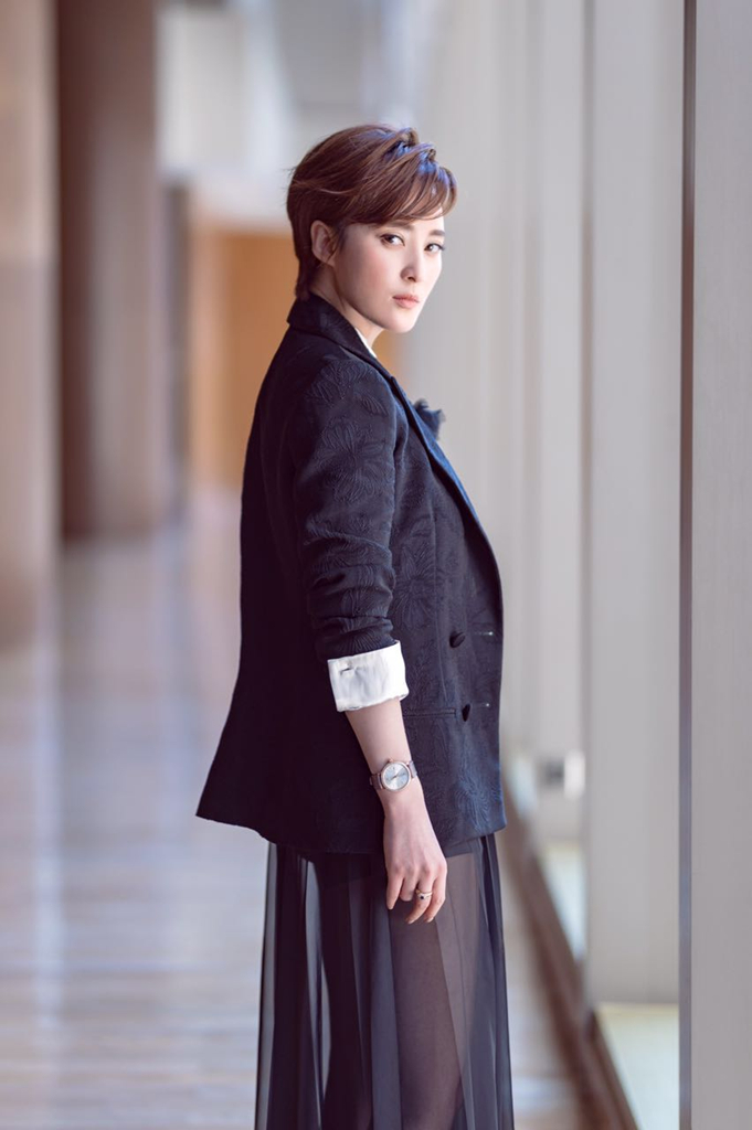 蒋勤勤亮相又帅又美 陈建斌吃醋粉丝表白蒋老师