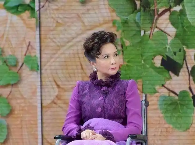 "小品女王"蔡明也头疼,儿子丁丁36岁仍未婚,让她骄傲也是心病