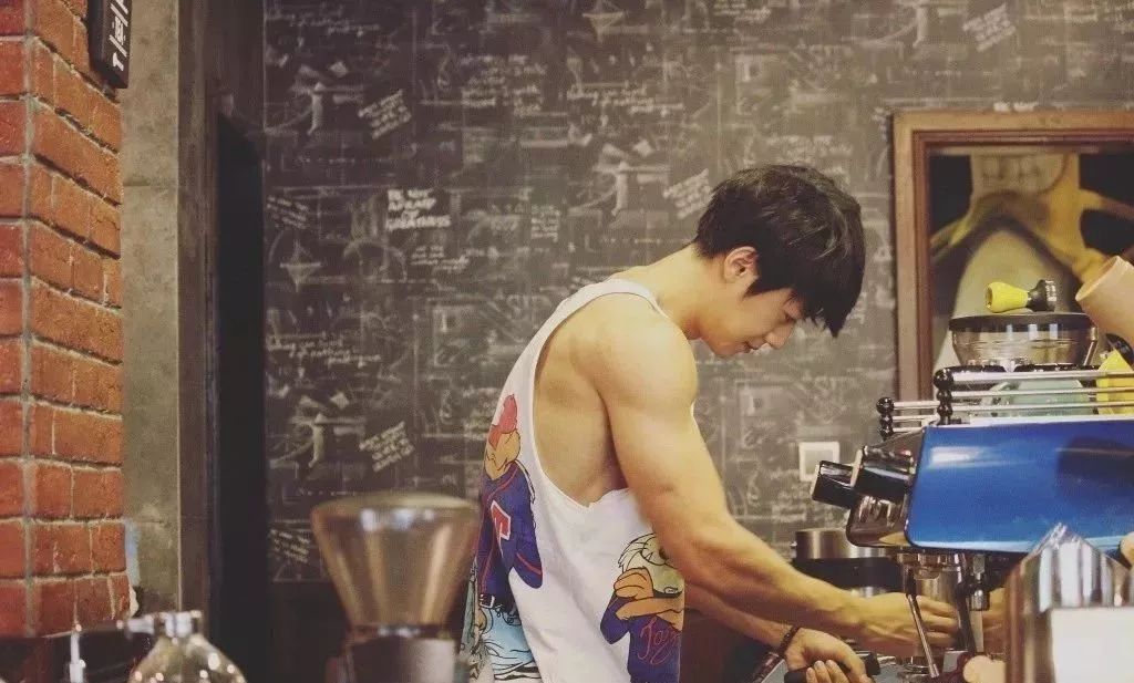 邓伦被肌肉男绑了起来奶狗脸八块腹肌的斯文野兽太太太a了