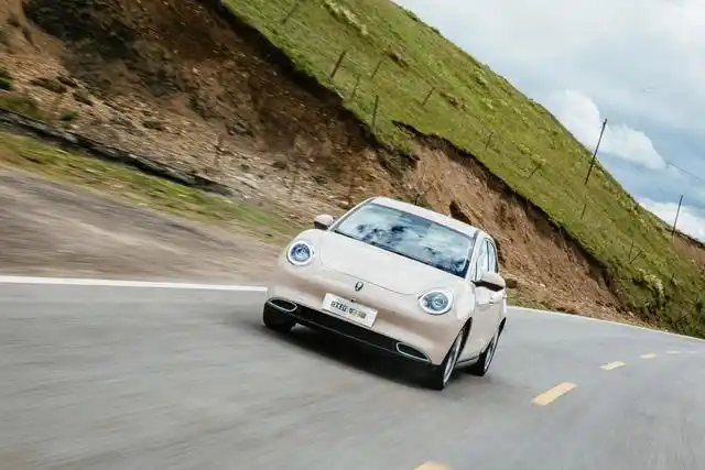 欧拉2021款女神版玫瑰金(欧拉好猫都市通勤必备座驾)