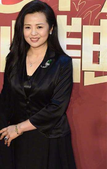 结婚5年没生娃,前夫60岁老来得子,王刚前妻为何活成了"笑话"