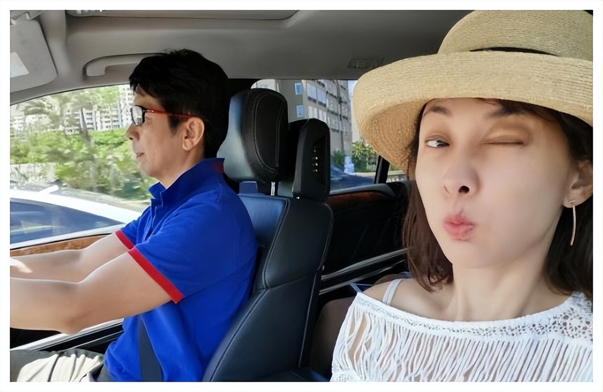 牛莉丈夫刘亚东,娶演员妻子婚后生下一女,一家三口和和美美