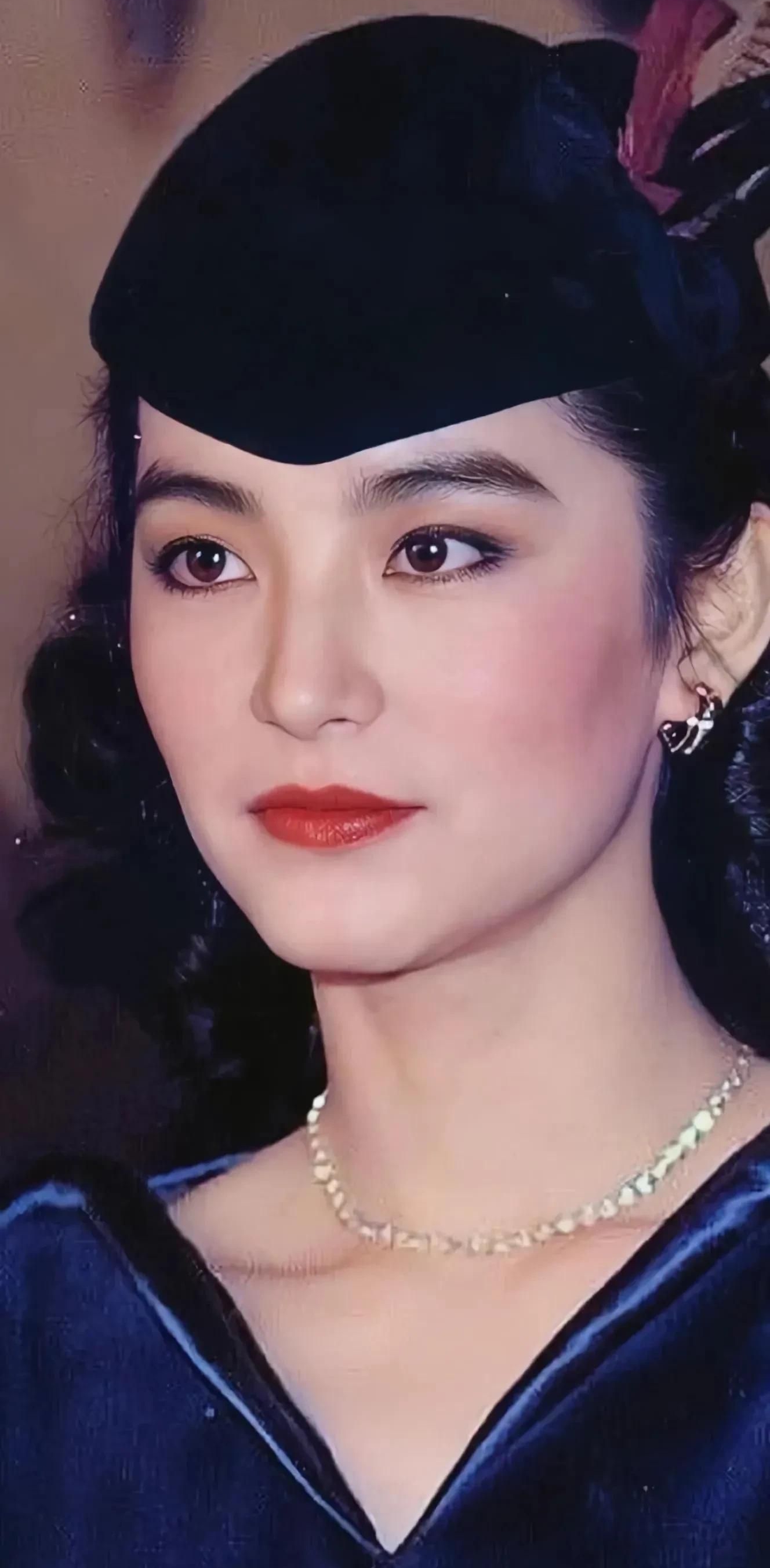 林青霞精湛的演技,优雅而美丽,美艳绝伦,气质迷人的写真美照!