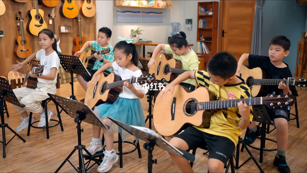 少儿吉他指弹男儿当自强吉他演奏