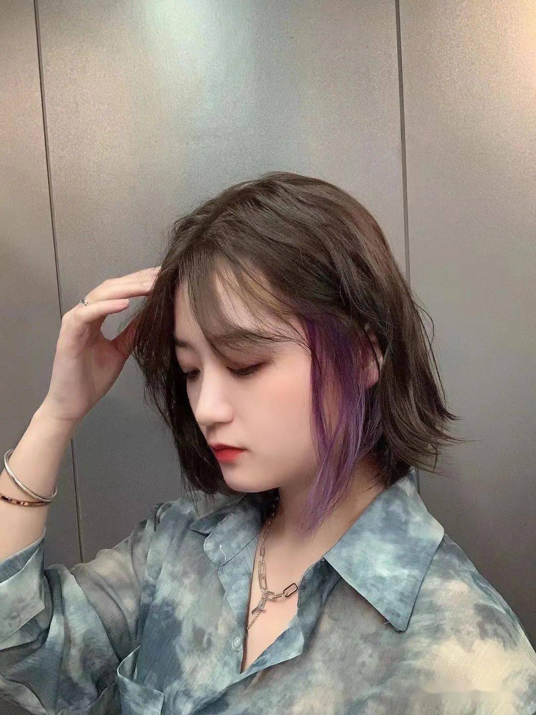 2021夏天超火的挂耳染短发