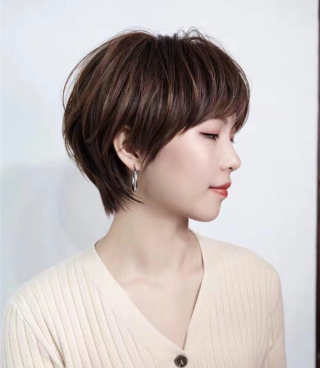 原创女人过了40岁发型这样剪时尚利落又洋气显小10岁都不止