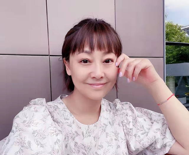 7月14日,张卫健老婆张茜在社交平台上晒出一组照片,引发热议.