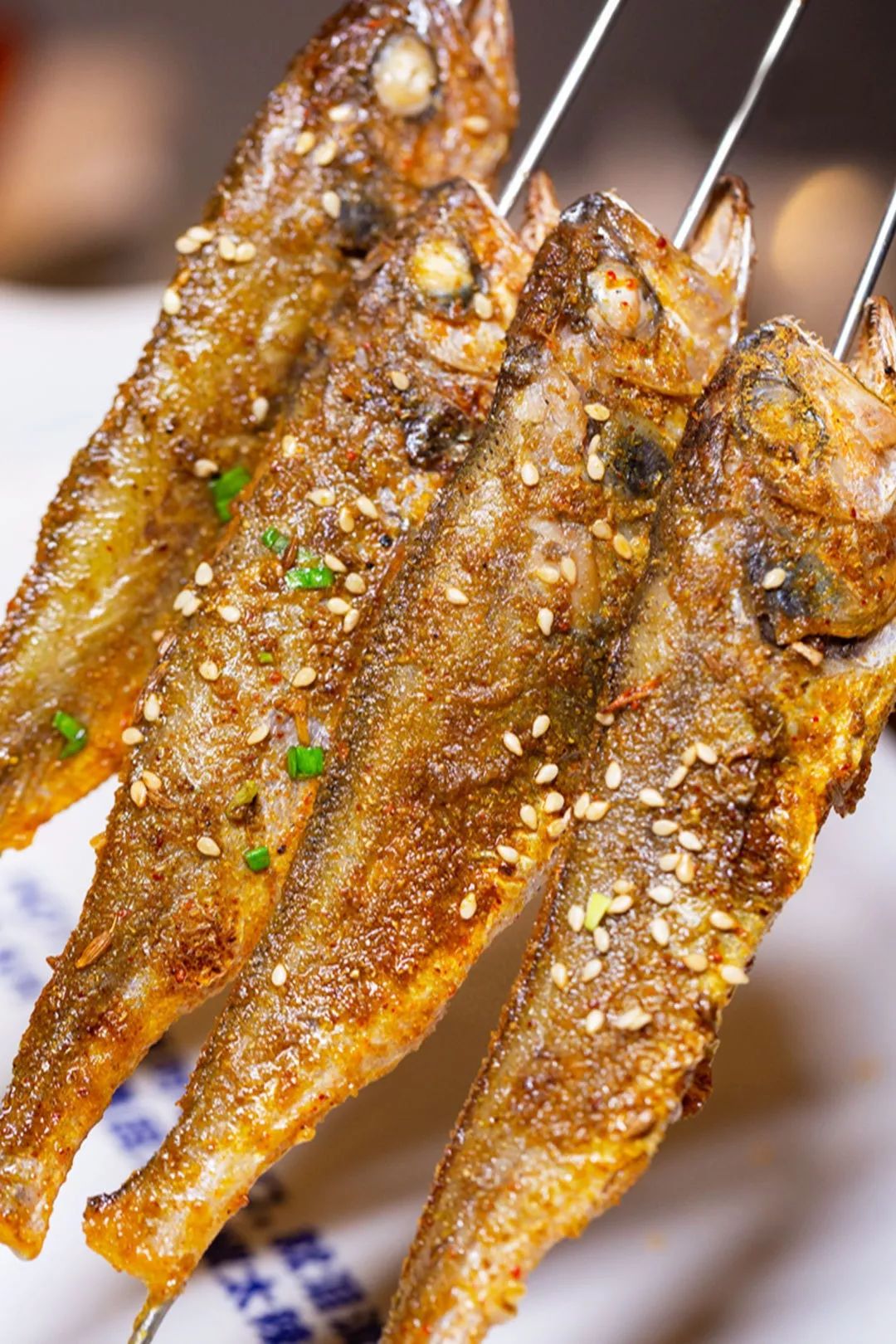 免费送炭烤小黄鱼×6!68抢178元的海鲜烧烤四人餐!