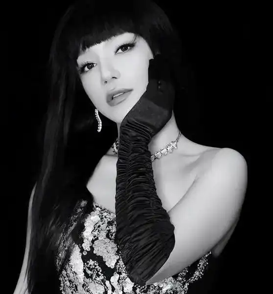 回顾超女冠军江映蓉因整容失败像怪物全身只剩眼珠是自己的