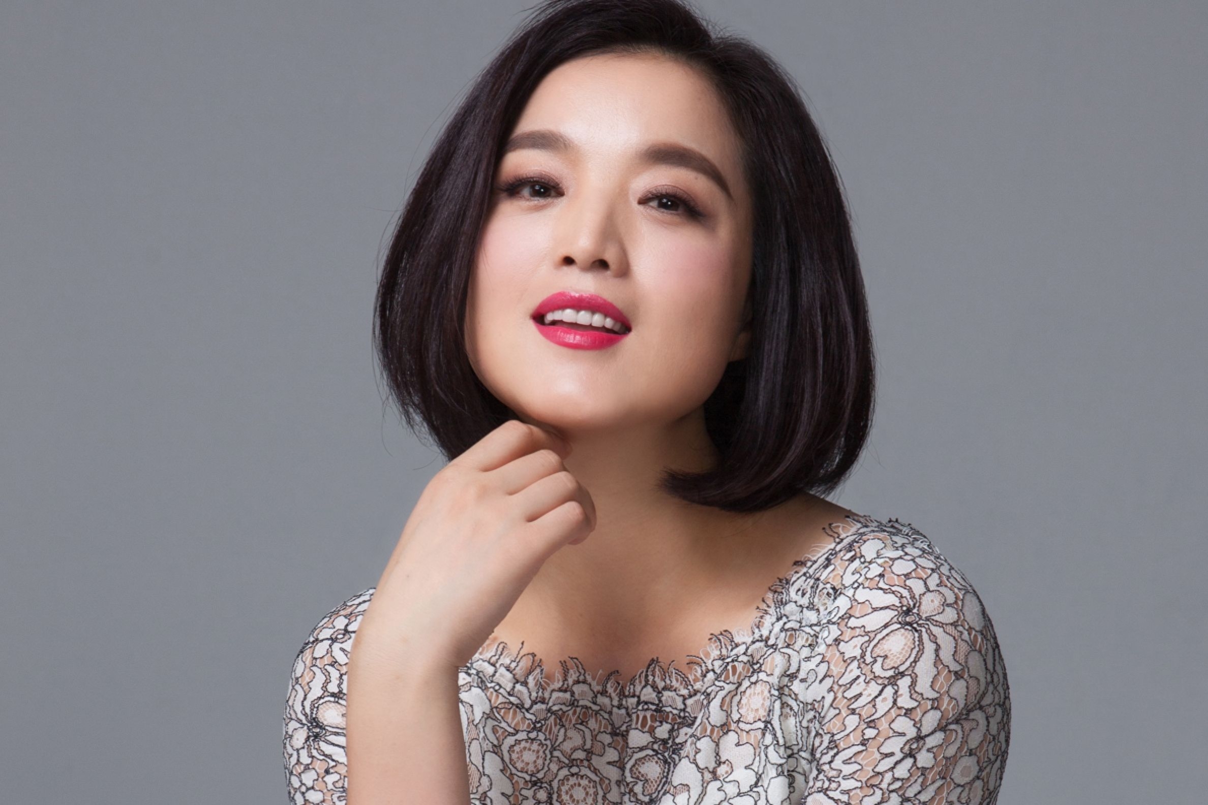 回顾歌手白雪28岁结婚离异后再爱小8岁男友今生活幸福事业旺