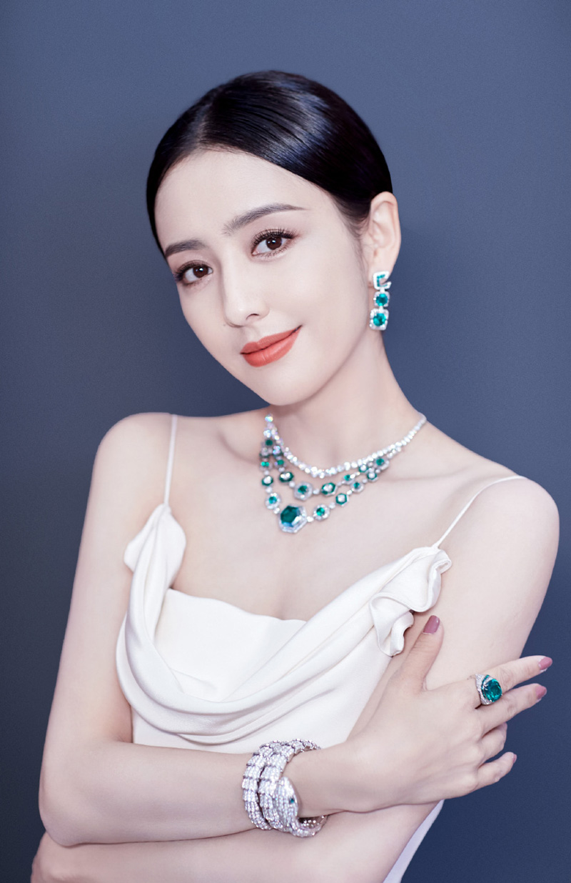 简介:佟丽娅优雅性感活动写真图片,分享一组佟丽娅图片给大家,图中的