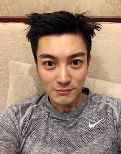 杜江自拍太邋遢头发油腻腻请去隔壁卫生间洗一洗