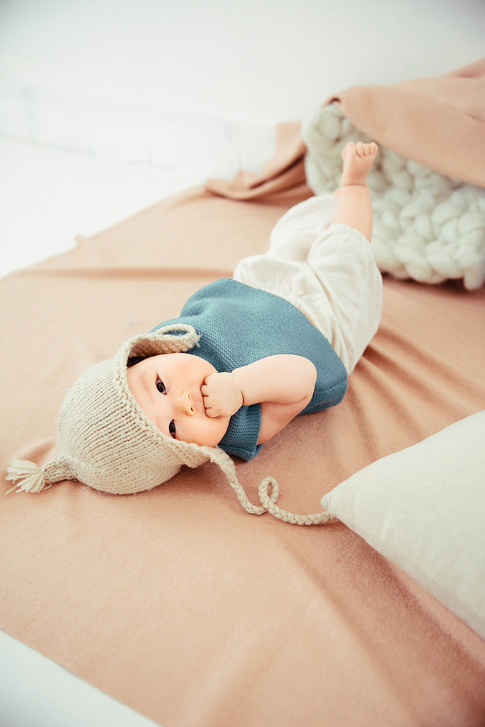 青岛小调皮儿童摄影,大眼萌娃百天照