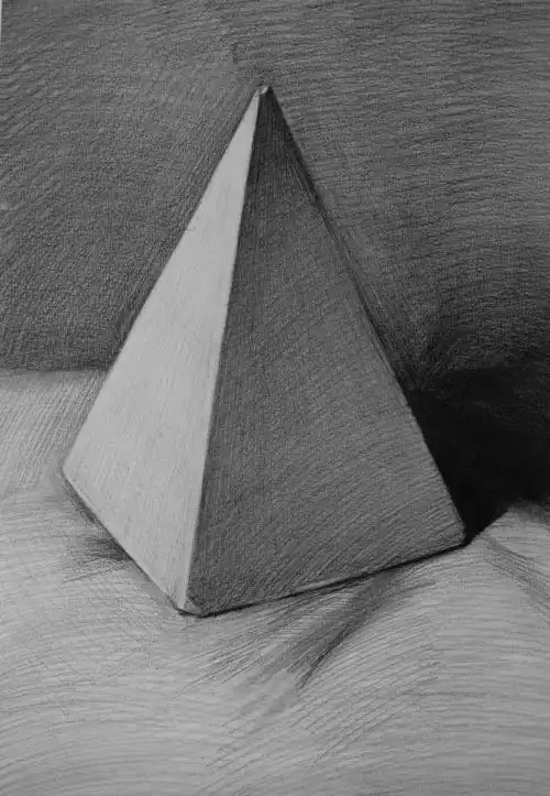 《四棱锥》 四棱锥作为素描入门当中的几何体之一,对它结构的理解刻画
