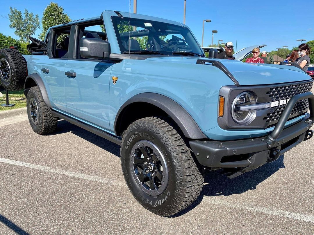 新一代福特bronco敞篷版亮相,炫酷不逊牧马人,3.0t 8at,霸气