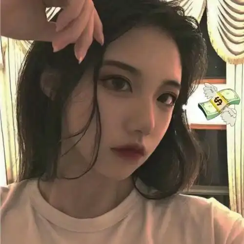 第一眼就吸引人的漂亮小姐姐头像,女生头像图片-回车桌面