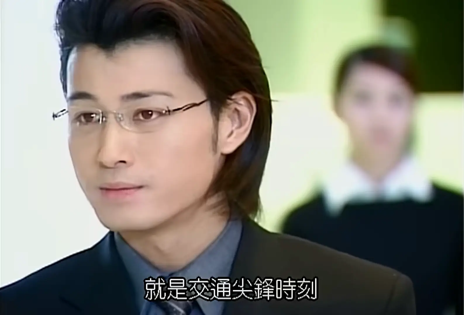 电视剧《海豚湾恋人》剧照看到易天边追求她的仲廷哥,想起了同样年纪