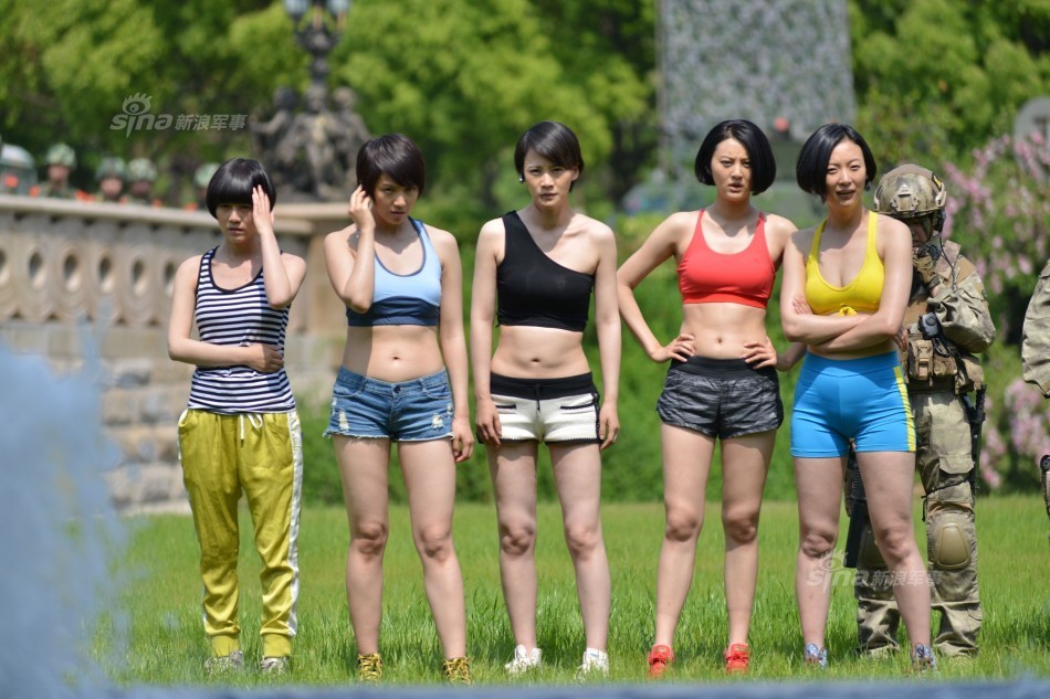 特3热播剧之女特种兵热辣比基尼照上阵