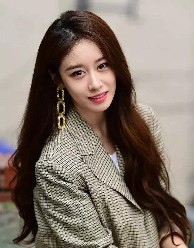 二代女团神颜化身暗黑女王惊喜回归!经历风雨后变得更加强大