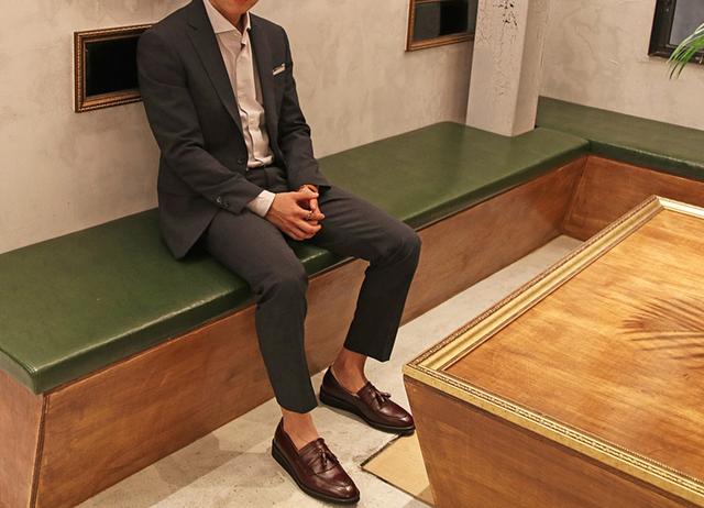 男士休闲皮鞋配什么裤子