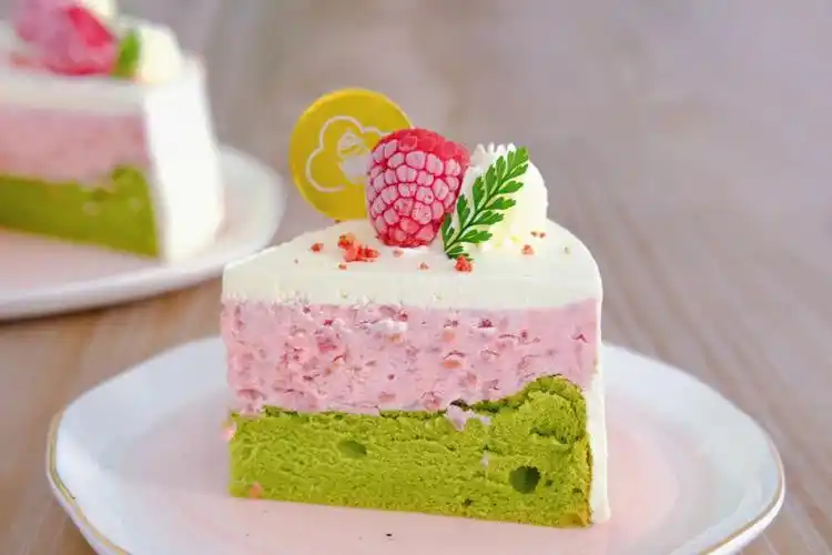 抹茶树莓慕斯蛋糕