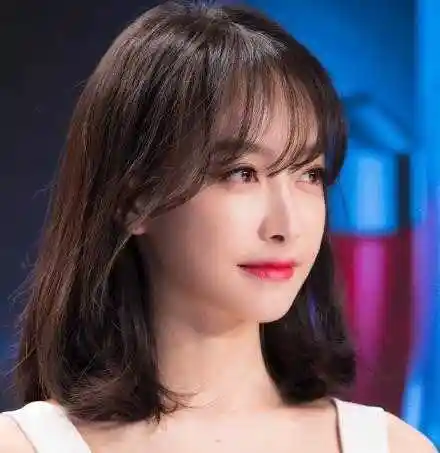 圆脸没有刘海适合烫什么发型(好看的齐肩发烫发型女) - 小邻网