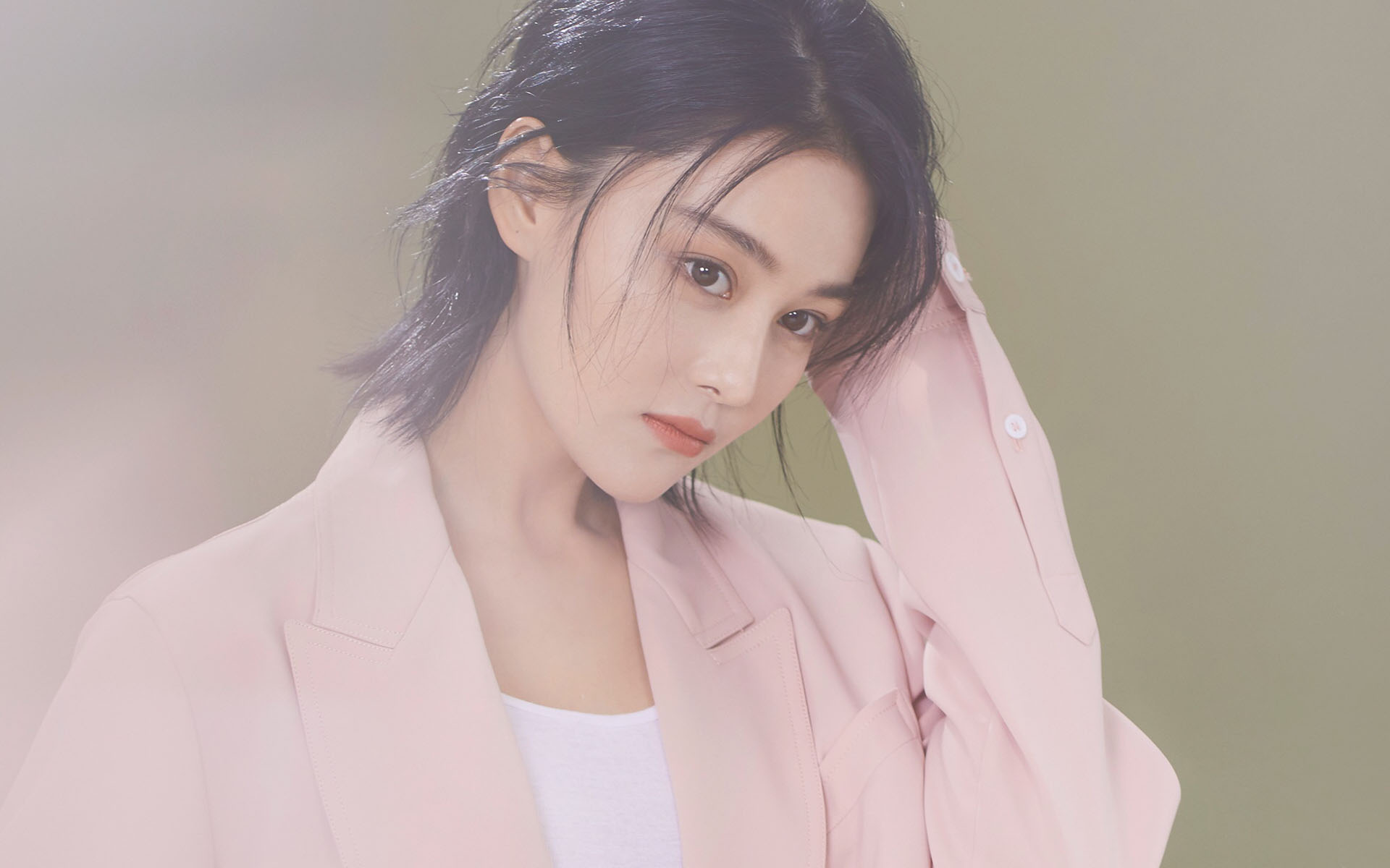 张馨予短发超美性感写真图片桌面壁纸高清大图预览1920x1200_大陆明星