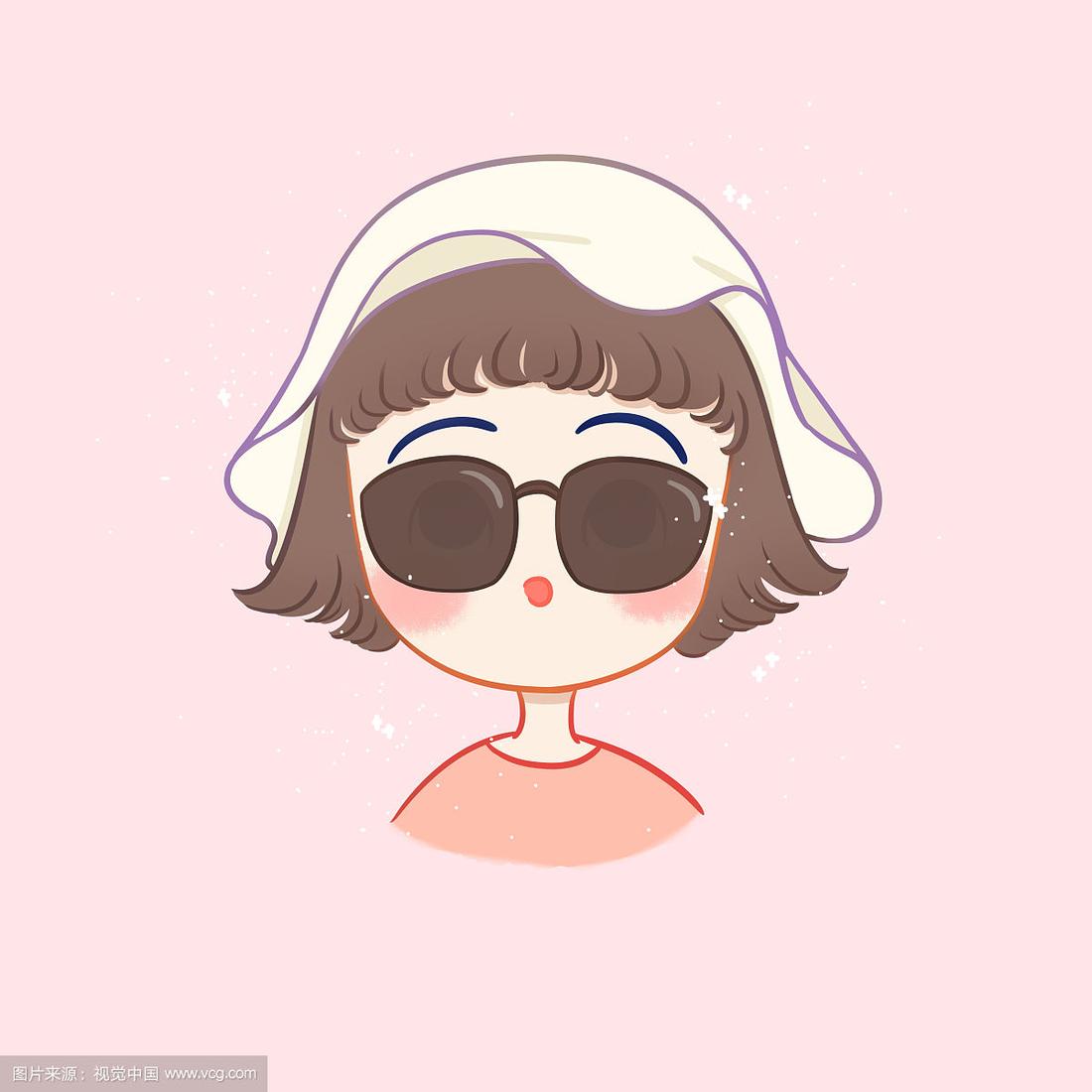 戴墨镜的小女孩