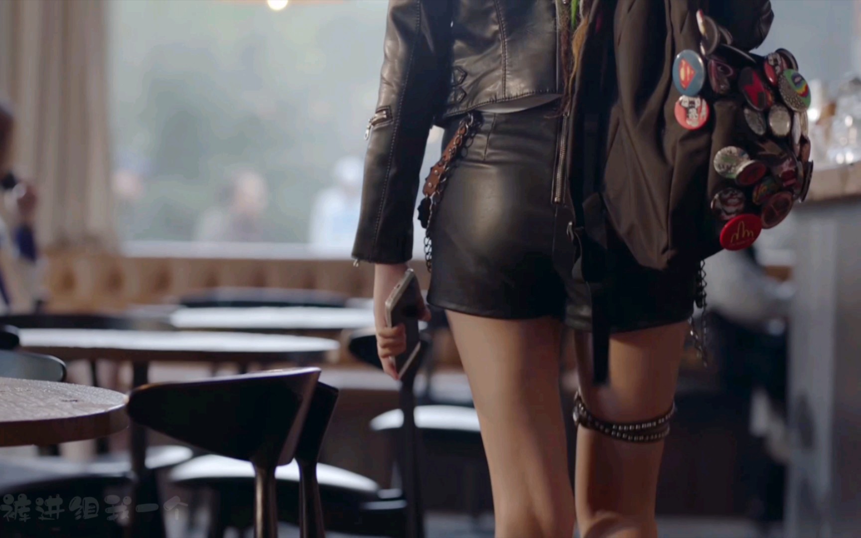 关晓彤8.0#紧身黑色皮裤#《好先生》