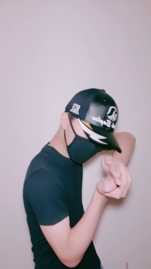 超级帅气的手势舞 希望盆友们喜欢 记得给个红心哦