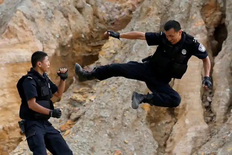 湛江公安特警夏季大练兵激情上演!