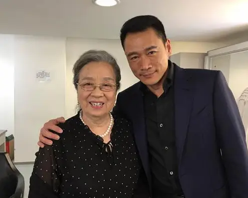 他是容嬷嬷的"儿子",出道15年无人知晓,媳妇却"人尽皆知"_观众_李明启