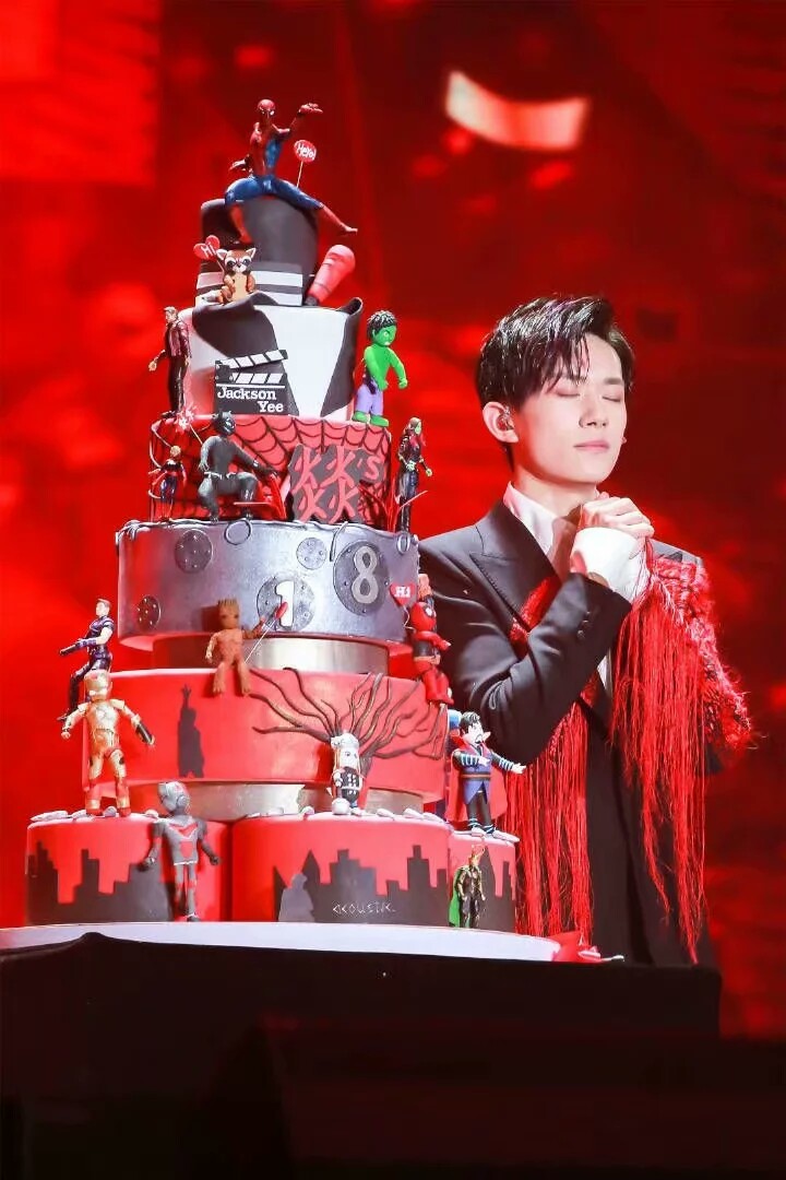 易烊千玺燚s十八岁成年礼