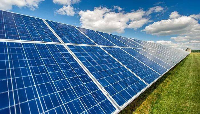 该项目分四期实施,2025年前全容量竣工投产后,年电费收益约8.28亿元.