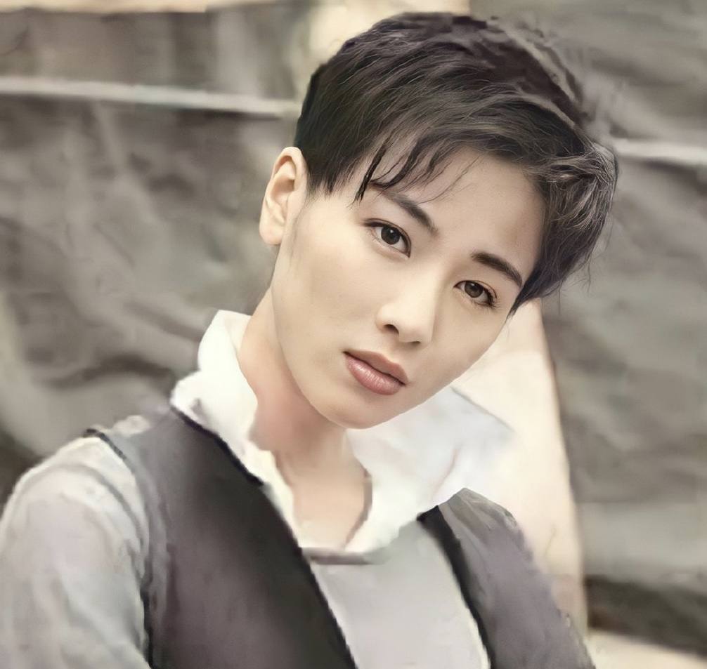 短发女神袁洁莹罕见现身,身材消瘦体重不足80斤,与同性女友恋爱多年终