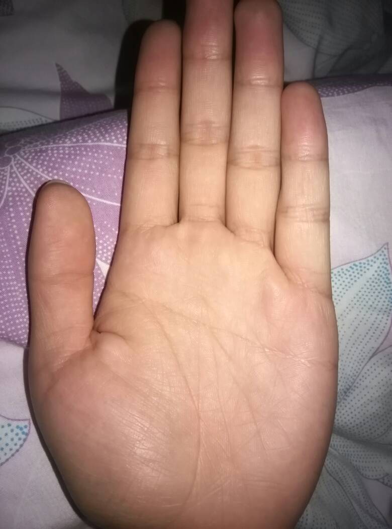 求大师,帮忙看一下手掌,男.