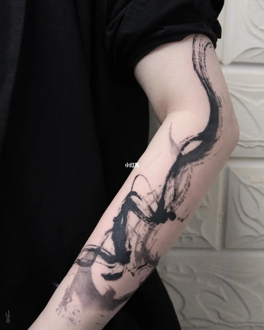 双生水墨纹身